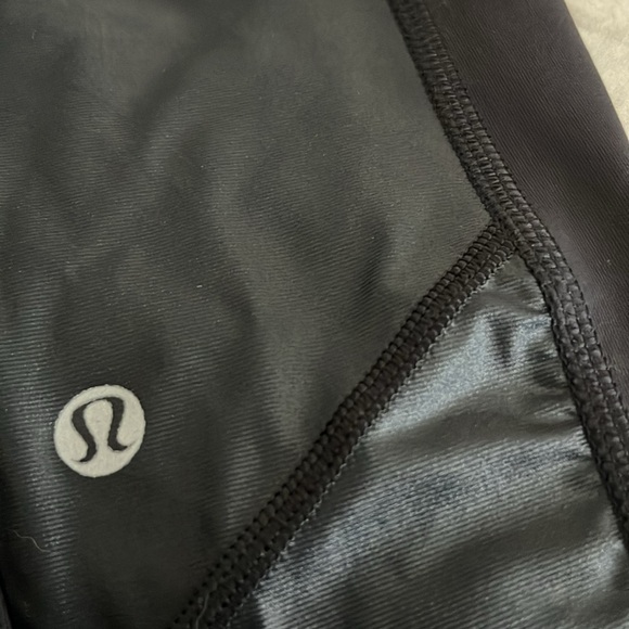 LULULEMON CROP LEGGINGS, SIDE POCKETS, ROUCHED DETAIL, DRAWSTRING! LIKE NEW!! - Picture 11 of 11